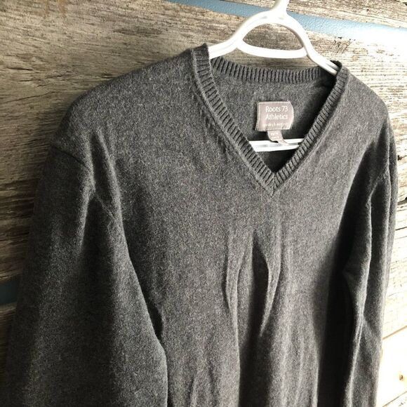 𝅺roots 73 Size XS Grey V-neck sweater - Picture 2 of 6